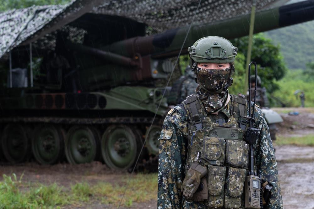 43砲指部官兵無畏天候 達成重砲射擊任務【專訪】 43砲指部官兵無畏天候 達成重砲射擊任務【專訪】