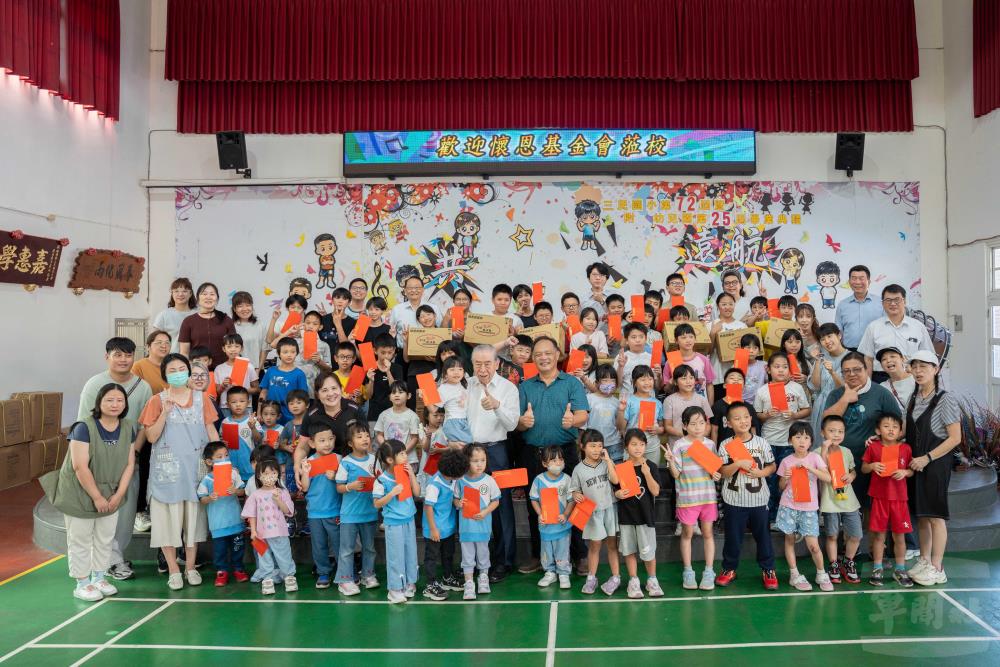 李棟樑桃園偏鄉公益送暖　捐贈物資勉學童勤奮向學
