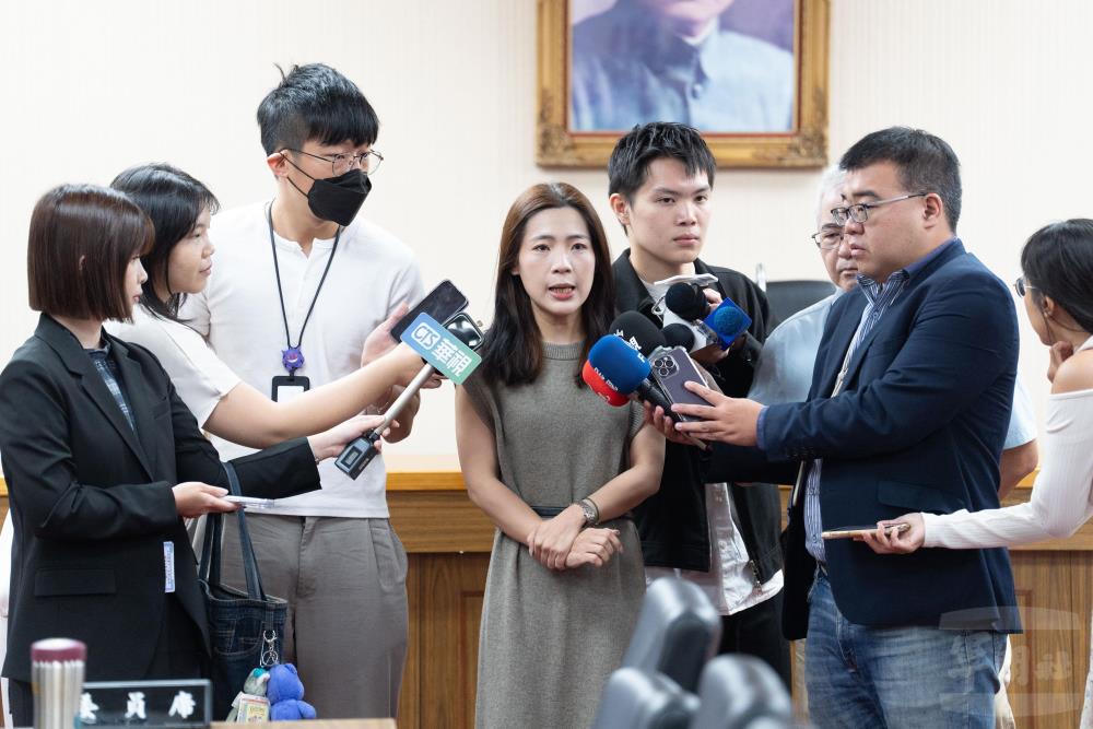 徐召委接受媒體訪問。（軍聞社記者呂尚俞攝）