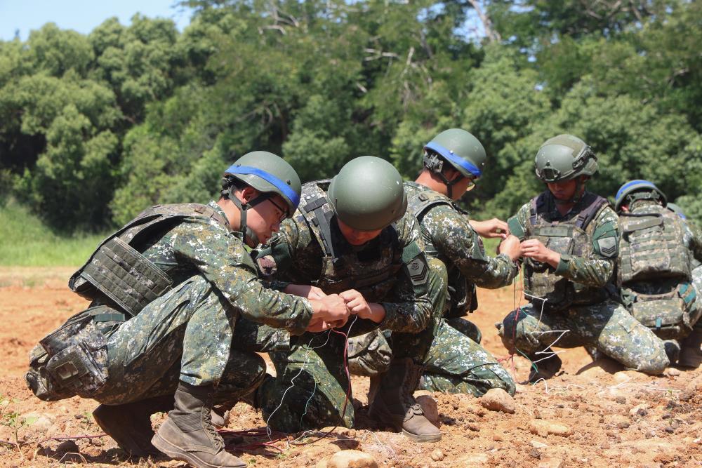 陸軍52工兵群、機步234旅工兵連等部隊曰前實施駐地實爆訓練。（青年日報提供）