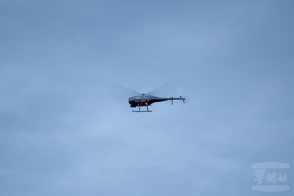 無人機回傳即時偵搜畫面,提升戰場透明度與敵情掌握精準度。(軍聞社記者王進福攝) 無人機回傳即時偵搜畫面,提升戰場透明度與敵情掌握精準度。(軍聞社記者王進福攝)