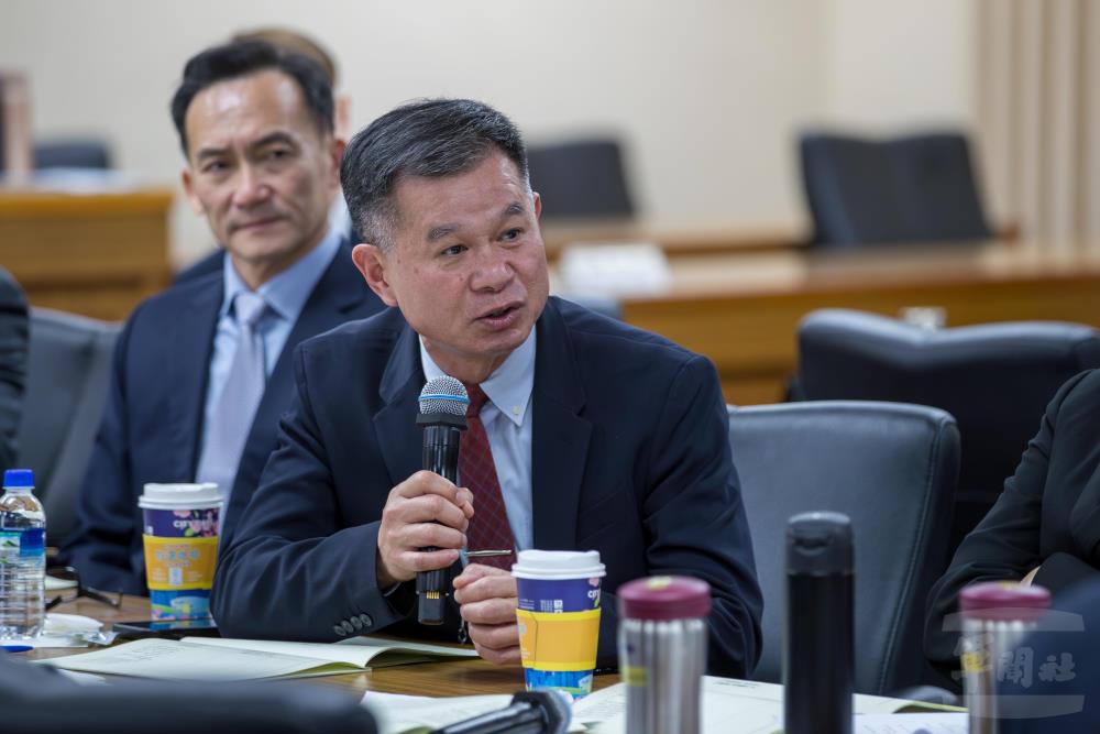 國防部戰略規劃司司長黃中將說明對美軍購流程及相關細節。（軍聞社記者王進福攝）