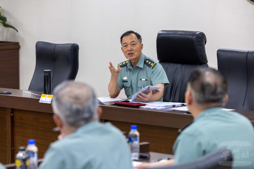 鍾副部長主持民國115年「國軍楷模暨模範團體」選拔評審會議。（軍聞社記者蔡枋澐攝）