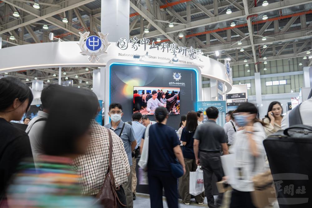 臺中AI應用暨製造展開幕　軍民通用技術館成亮點