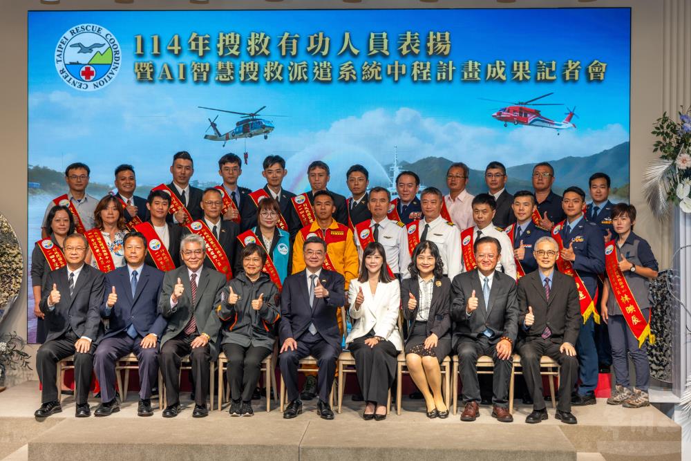 空軍救護隊獲行政院肯定　榮膺搜救有功人員殊榮