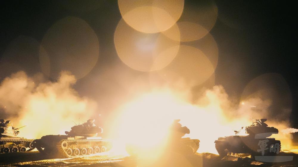 M60A3戰車實施灘岸火殲。（軍聞社記者陳傳奇攝）