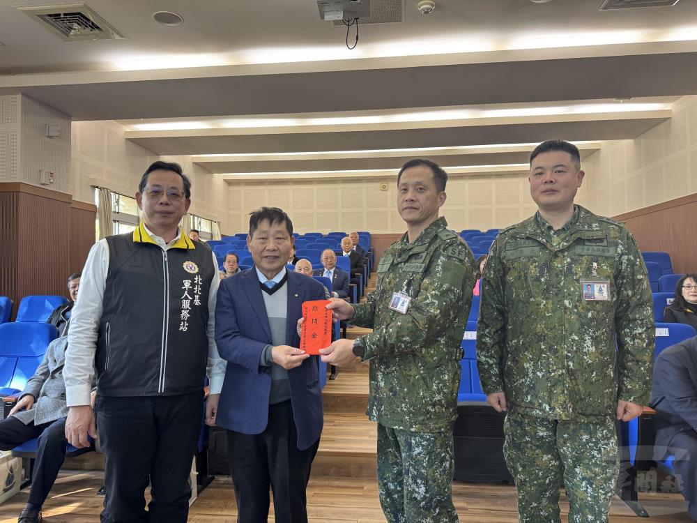 新北市進出口商業同業公會敬軍團慰問陸軍特戰指揮部。（新北市軍人服務站提供）