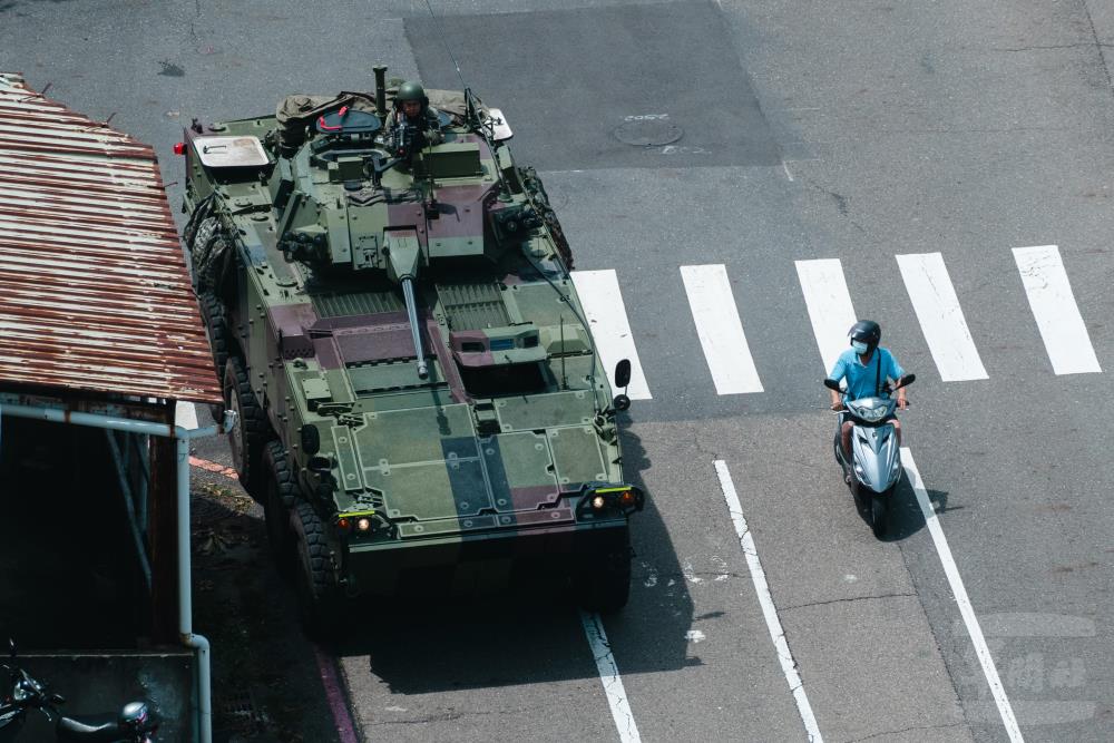 官兵待命執行作戰任務。（軍聞社記者林庭暉攝）