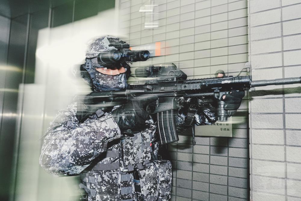 演練結合戰場景況，遂行防衛作戰任務。（軍聞社記者陳彥樺攝）