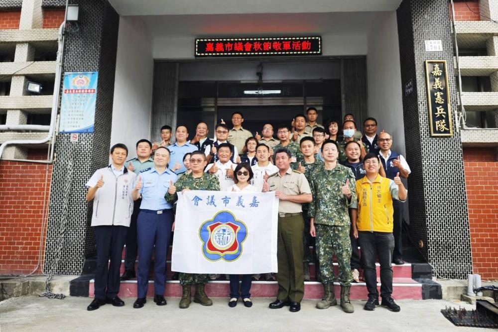 嘉義市議會敬軍團慰問嘉義駐軍。（嘉義軍人服務站提供）
