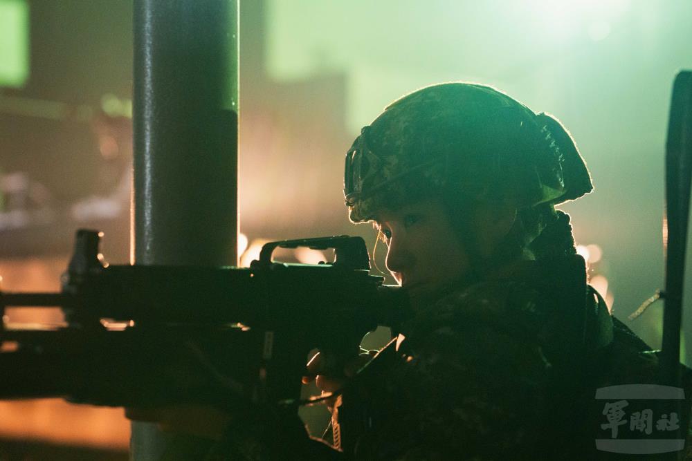 官兵進行重要目標防護演練。（軍聞社記者呂尚俞攝）