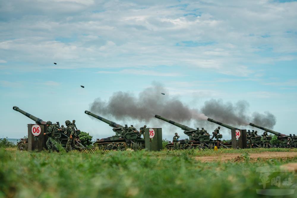 M110A2自走砲進行面積射擊。（軍聞社記者林庭暉攝）