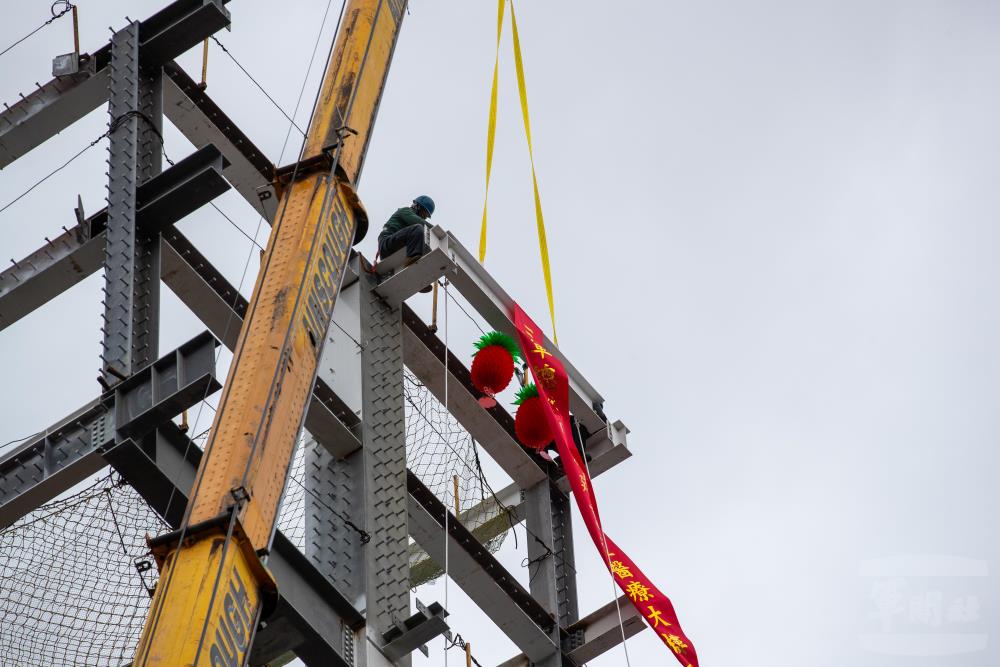 「重症醫療大樓」上樑儀式。（軍聞社記者王進福攝）