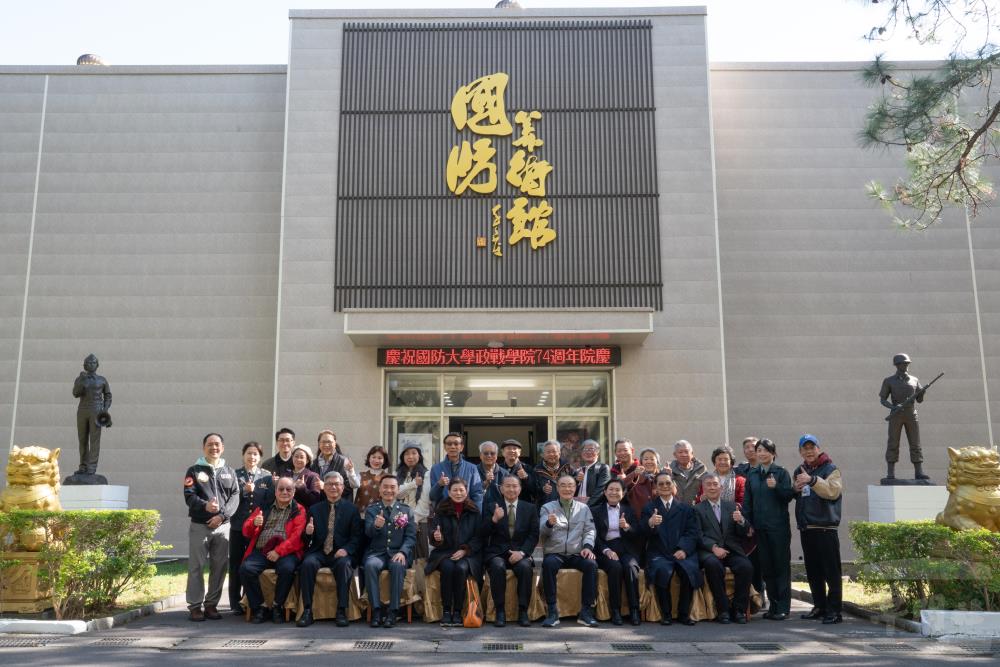 「游於藝・萬物有情—李寶龍、沈禎、陳合成聯展」開幕。（軍聞社記者李恬恬攝）