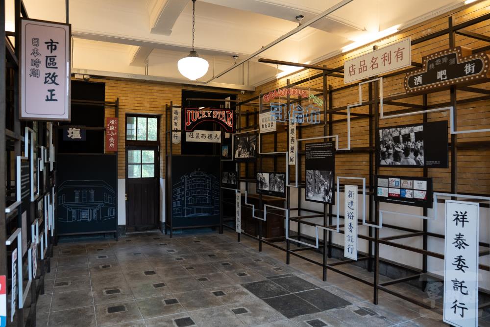 館內重現基隆早期街景。（軍聞社記者林恩廷攝）