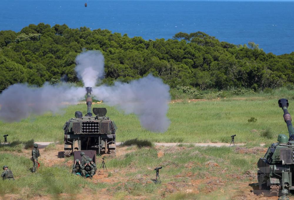 M109A2自走砲「面積射擊」。（軍聞社記者侯凱議攝）
