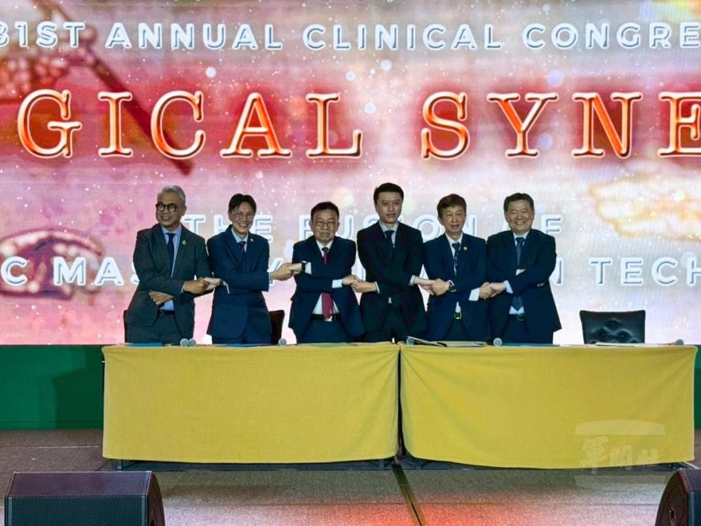 國防部軍醫局局長兼臺灣外科醫學會理事長蔡建松中將，率團參與菲律賓外科醫師學會第81屆年會。（三軍總醫院提供）