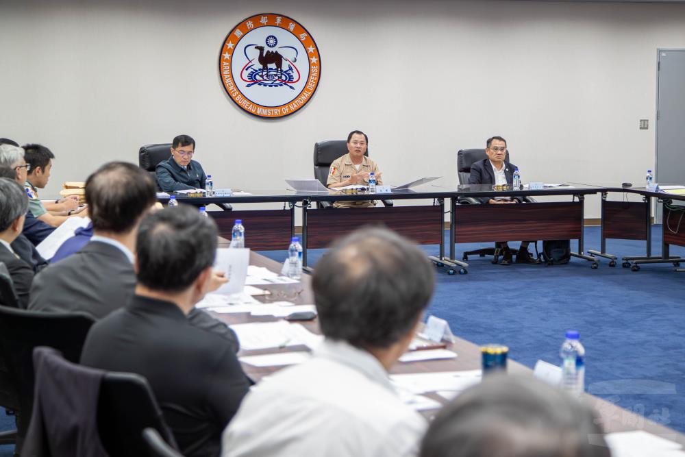 常務次長黃中將感謝評選委員們對國防事務的支持。（軍聞社記者尤昱翔攝）