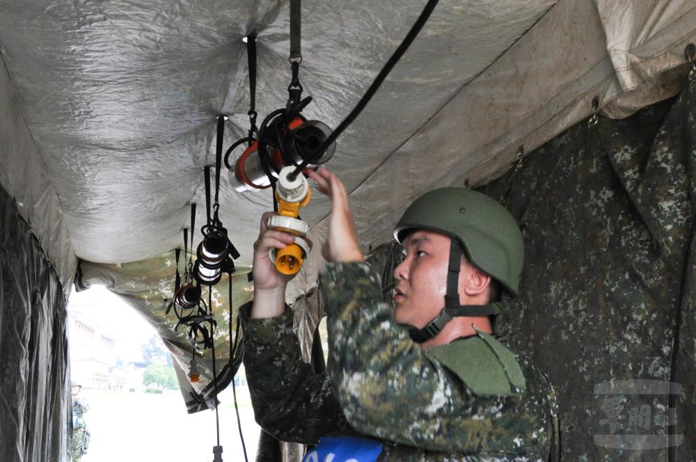 官兵透過年度基地普測，驗證後勤補給效能。（臺南分庫提供）