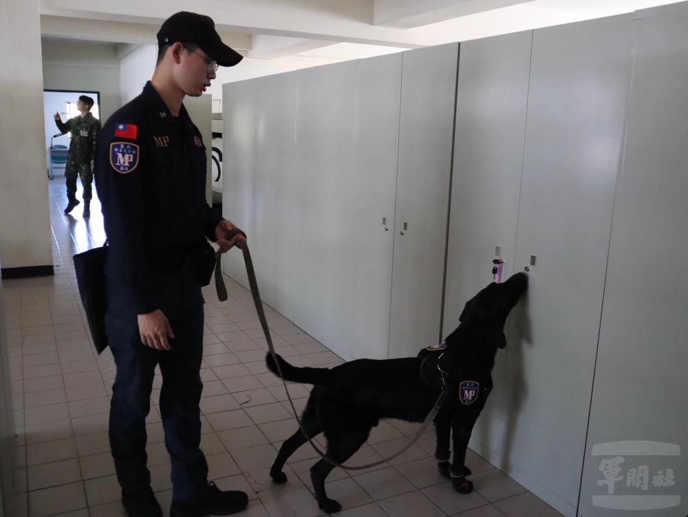 五支部協請緝毒犬入營巡檢　確維部隊純淨