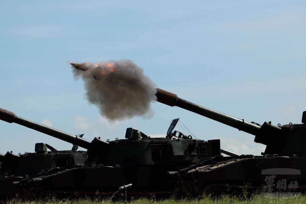 M109A2自走砲實彈射擊。（軍聞社記者王茗生攝）