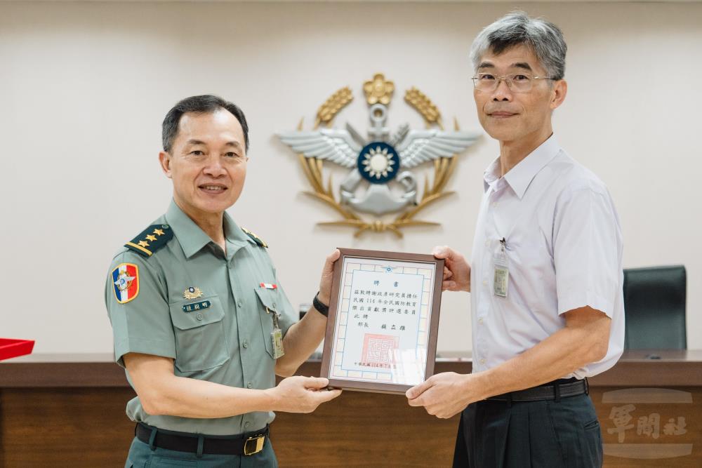 全民國防教育貢獻獎評選　鍾副部長感謝各界支持推動