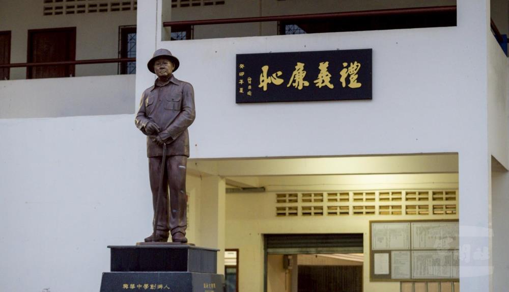 興華中學創辦人，段希文將軍雕像。（軍聞社記者陳軍均攝）