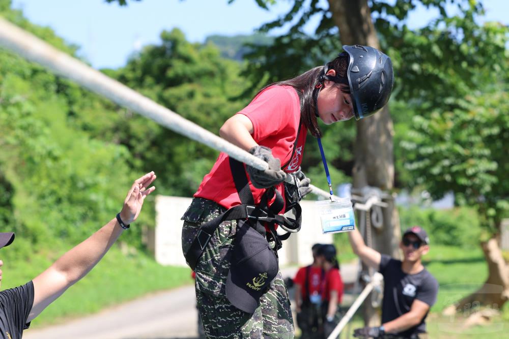 海軍勇士挑戰營　學員體驗山地訓練深化全民國防