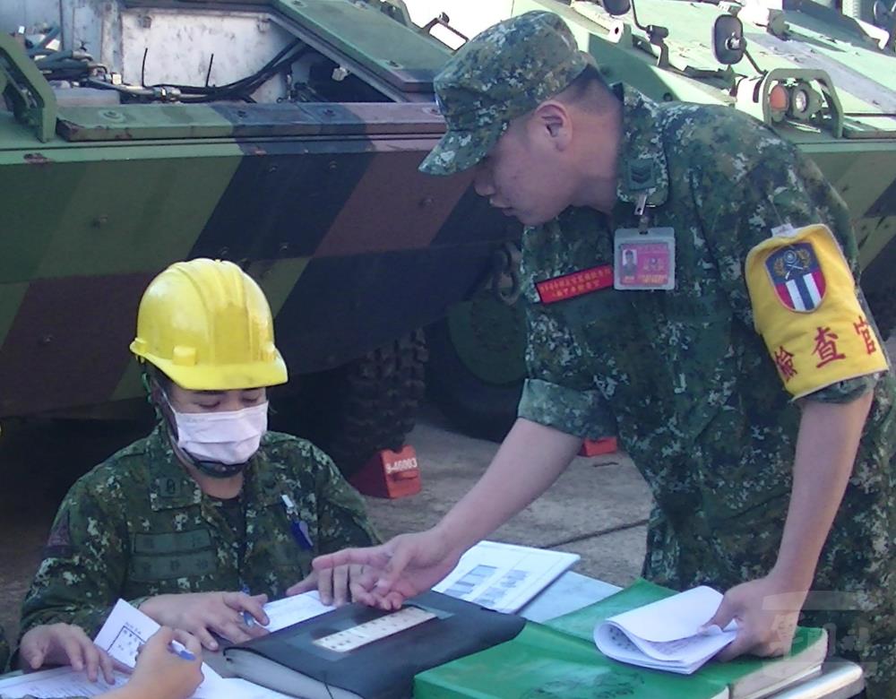 裝訓部日前實施主官裝備檢查。(裝訓部提供) 裝訓部日前實施主官裝備檢查。(裝訓部提供)