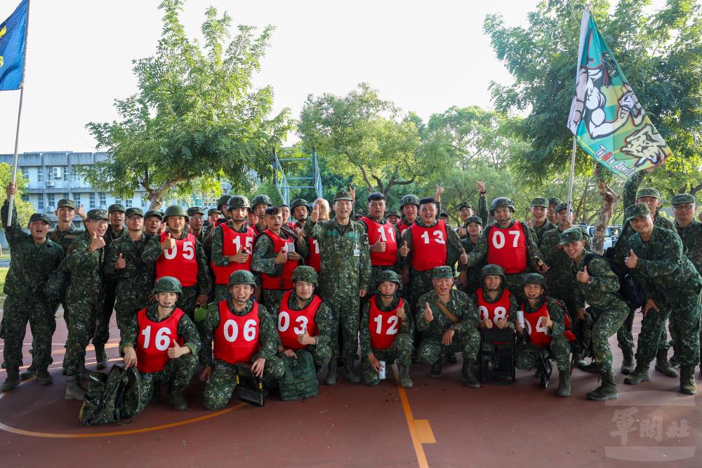 蘭指部挑戰陸軍盃手榴彈投擲賽　官兵士氣旺盛展現訓練成效