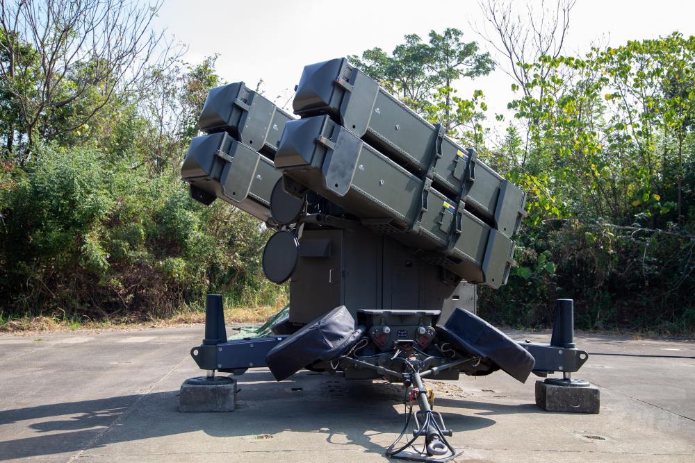 麻雀飛彈完成射向確認，待命接戰。（軍聞社記者王進福攝）