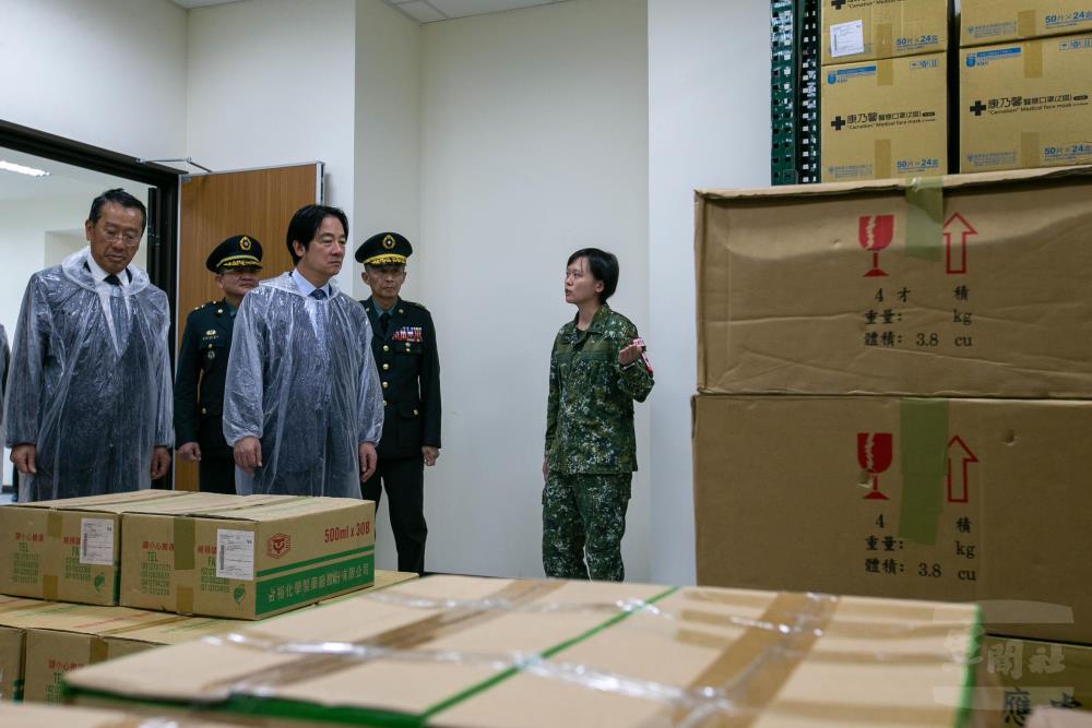 賴總統瞭解「興安專案」醫療大樓運作情形。（軍聞社記者侯凱議攝）