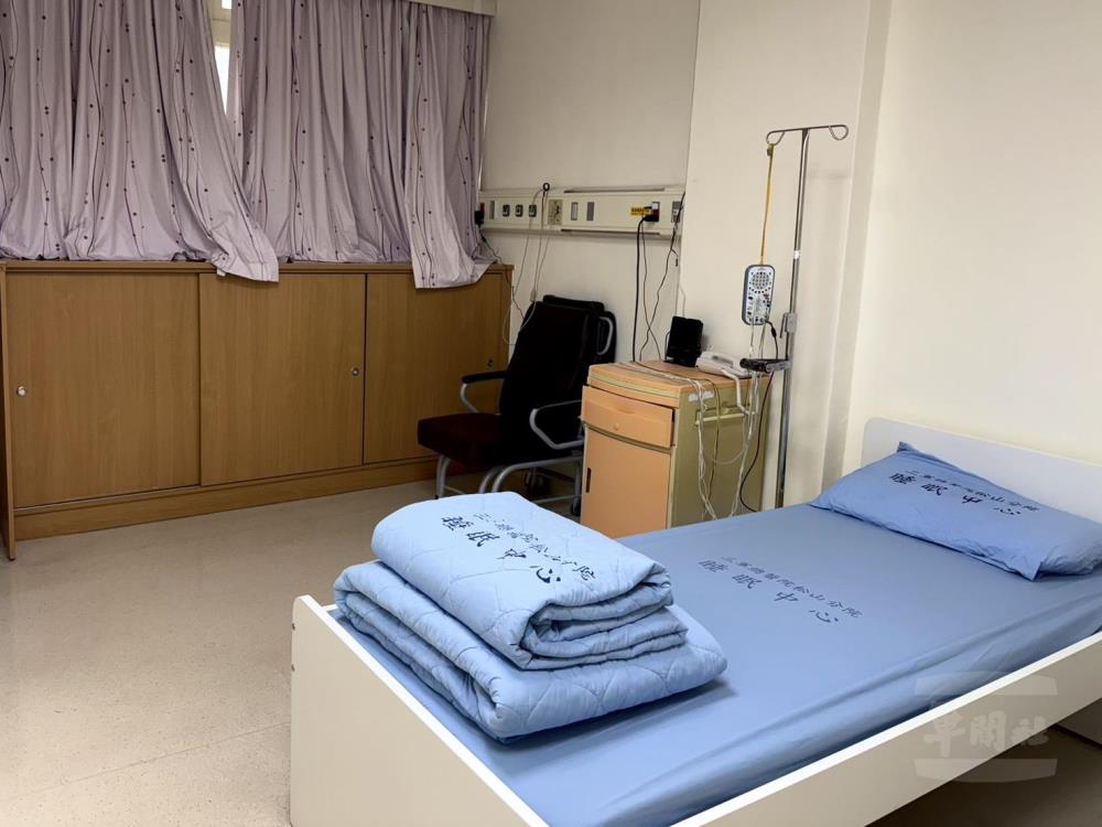 睡眠醫學中心以專業評估機制與檢測儀器，解決打鼾、睡眠呼吸中止症等困擾。（三總松山分院提供）