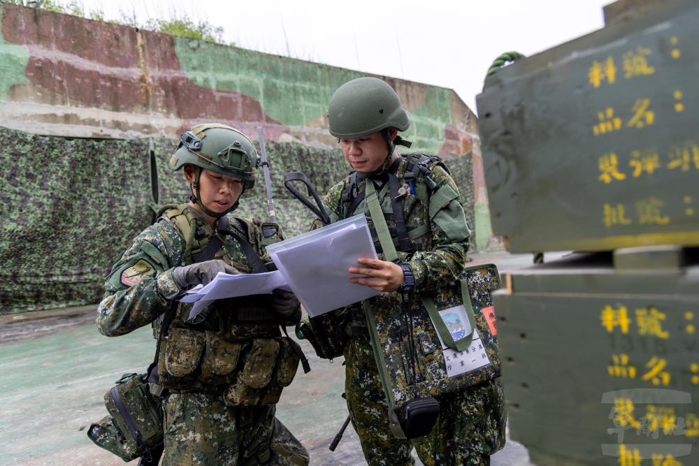 實施彈藥清點，確保數量正確。（軍聞社記者蔡枋澐攝）