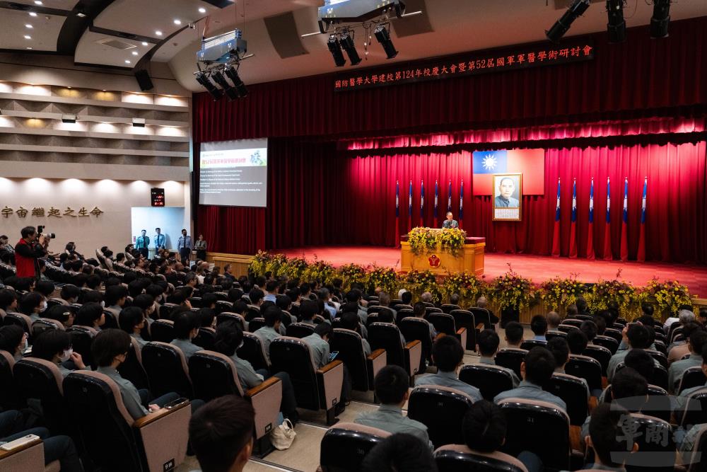 鍾副部長主持國防醫學大學校慶 肯定培育軍醫人才貢獻 鍾副部長主持國防醫學大學校慶 肯定培育軍醫人才貢獻