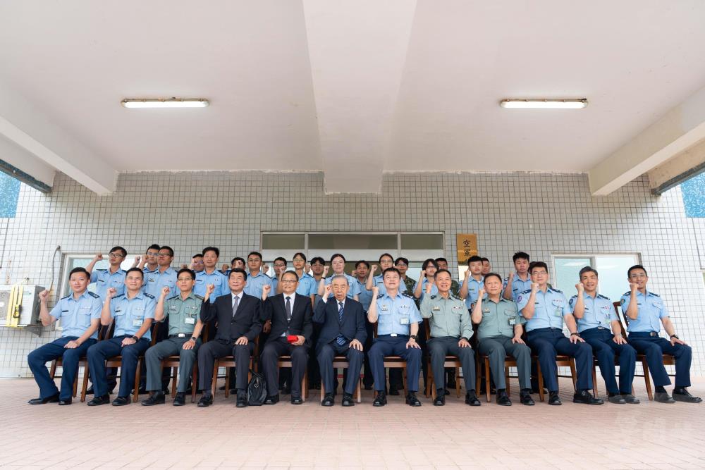 李榮譽理事長敬軍慰問北部偏遠駐軍　感謝官兵戍守辛勞
