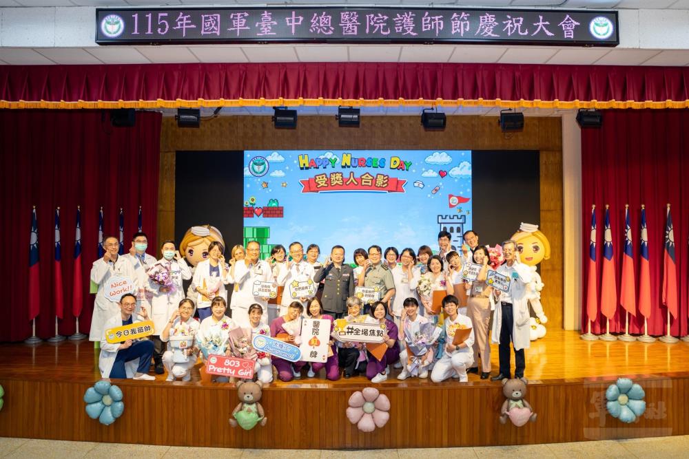 國軍臺中總醫院歡慶護師節　表彰專業奉獻精神