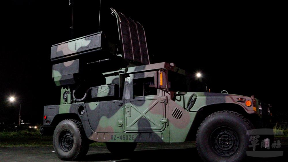 復仇者防空飛彈車經搶修後，繼續投入作戰任務。（軍聞社記者王進福攝）