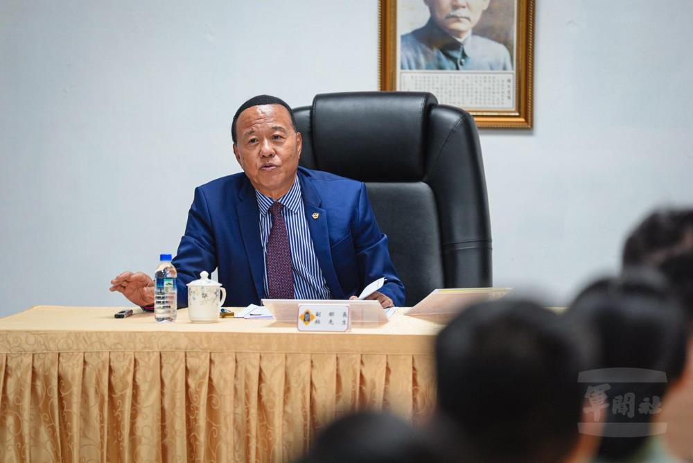 柏副部長代表部長感謝單位官兵平時堅守崗位。（軍聞社記者陳傳奇攝）