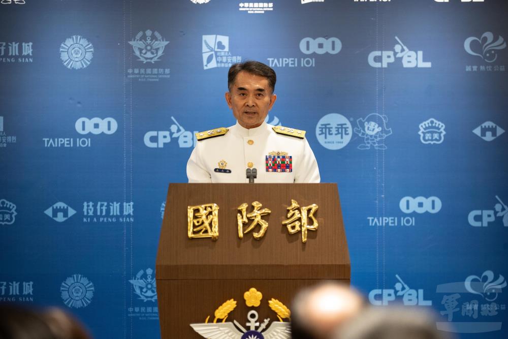 資源司財資處處長高少將針對新增「第三類型戰鬥部隊加給」相關規劃進行說明。（軍聞社記者王茗生攝）