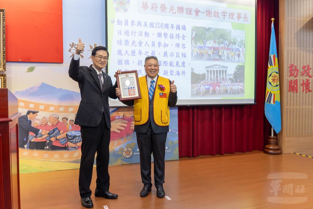 嚴主委肯定海外榮光會推動民間外交的努力。（軍聞社記者吳柏融攝）