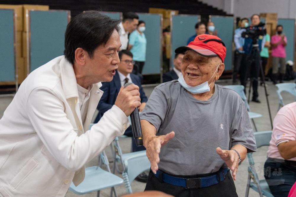 榮民眷屬們洋溢在歡樂的氣氛中。（軍聞社記者吳冠萱攝）