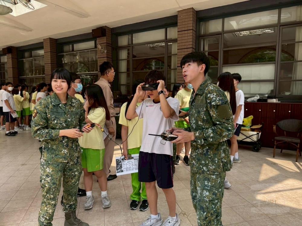 43砲走入校園