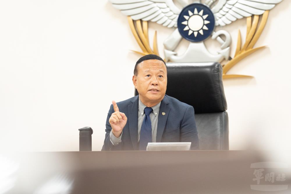 柏副部長期許官兵提升雙語能力。（軍聞社記者呂尚俞攝）