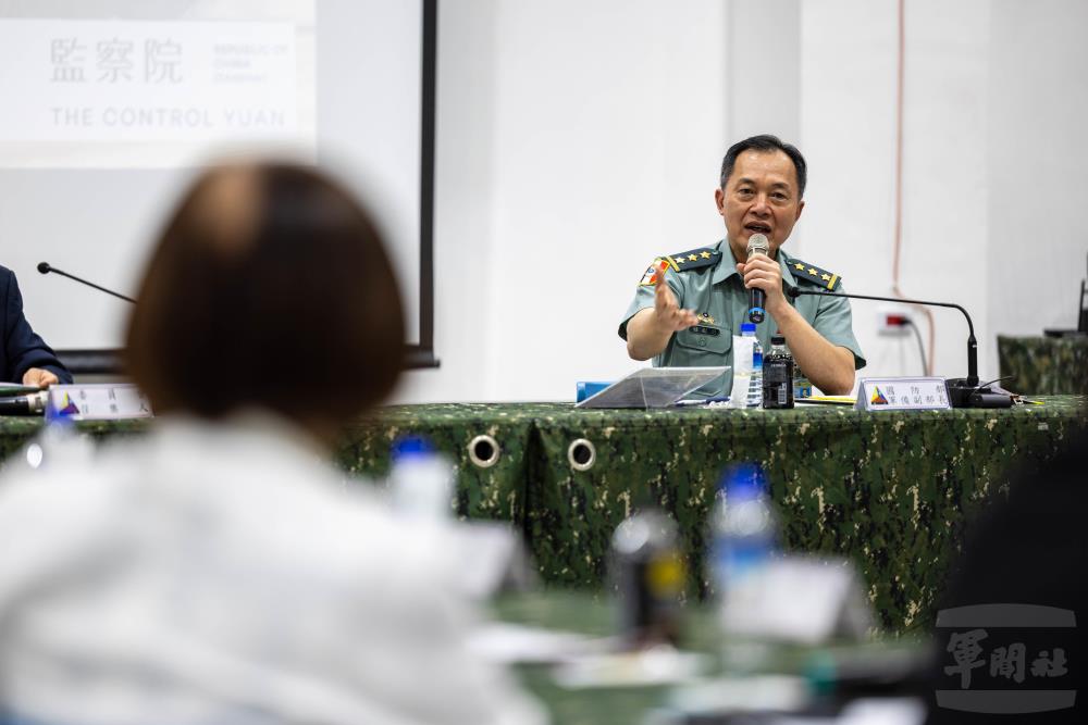 國防部鍾副部長感謝監察委員對國軍建軍備戰工作的關心與支持。（軍聞社記者蔡枋澐攝）