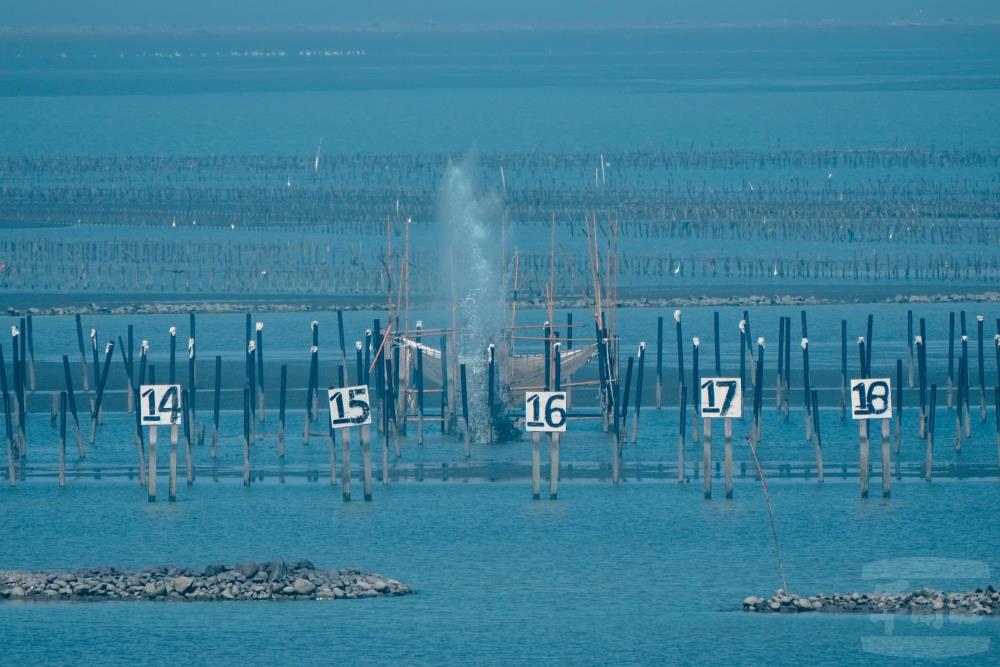 25磅訓練彈精準命中靶區。（軍聞社記者陳傳奇攝）