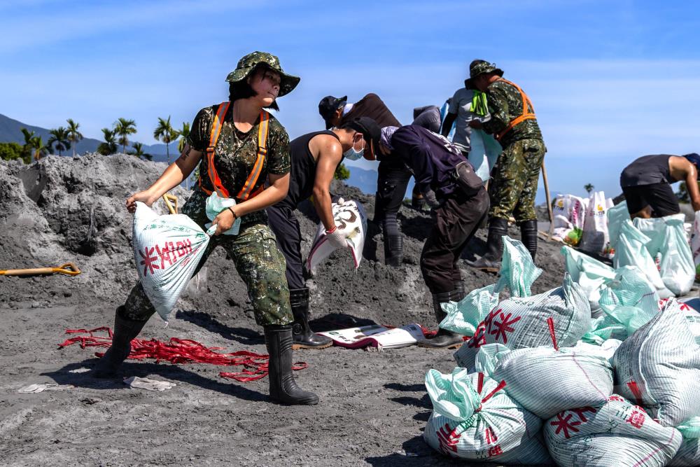 女性官兵以柔中帶剛的力量守護光復。（軍聞社記者蔡枋澐攝）