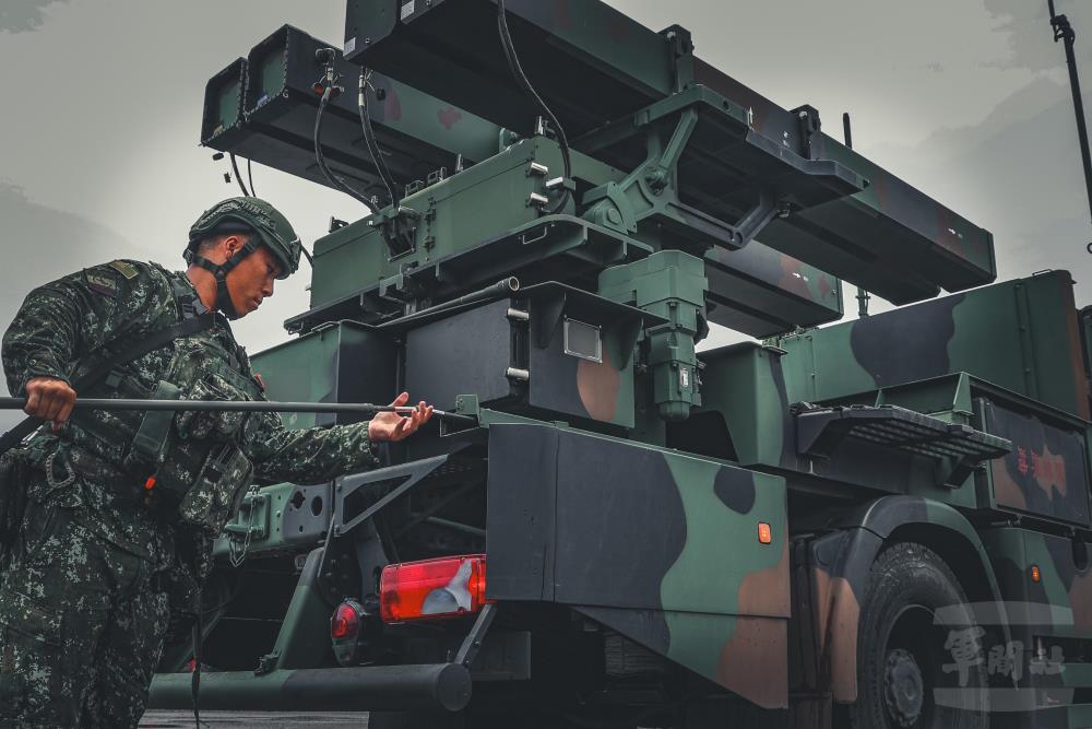 陸射劍二防空飛彈系統完成裝備展開。（軍聞社記者林澤廷攝）