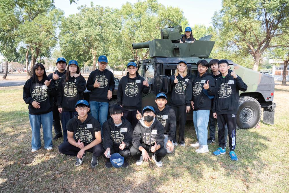 333旅拖式2B飛彈體驗營　學子近距離認識國軍現代化戰力