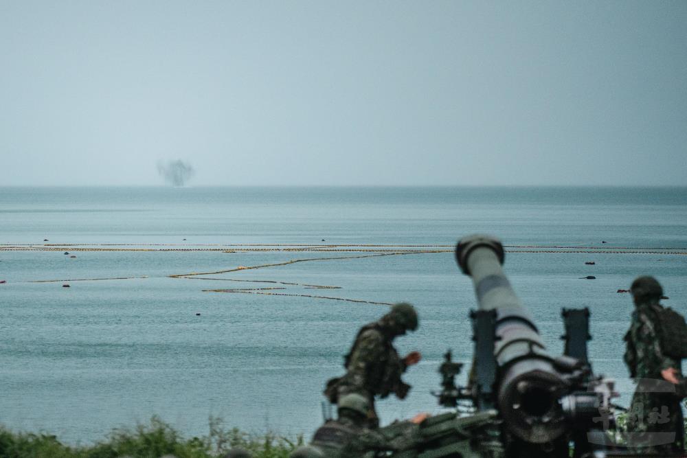 M110A2自走砲命中目標區海域。（軍聞社記者林庭暉攝）